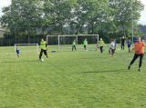 Laatste training S.K.N.W.K. JO9-1 van seizoen 2021-2022 (partijtje tegen de ouders) (18/71)